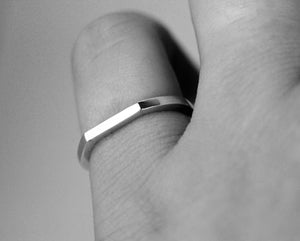 Edge-square-silver-ring-by-Marie-Beatrice-Gade-handmade-shown-on-models-hand