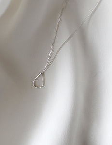 Filippa-Mini-Necklace-925-Closeup-Marie-Beatrice-Gade