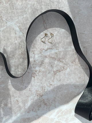 FILIPPA Mini Earrings - 9K gold hollow drop earrings