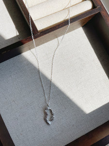 Maya-fine-silver-organically-handshaped-Necklace-in-tray-by-Marie-B-Gade