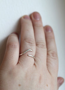 Artemis-open-ended-silver-ring-in-recycled-silver-by-Marie-Beatrice-Gade-on-hand