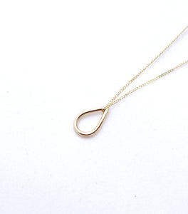 Artisan-crafted-Filippa-9ct-Gold-teardrop-necklace-by-Marie-Beatrice-Gade