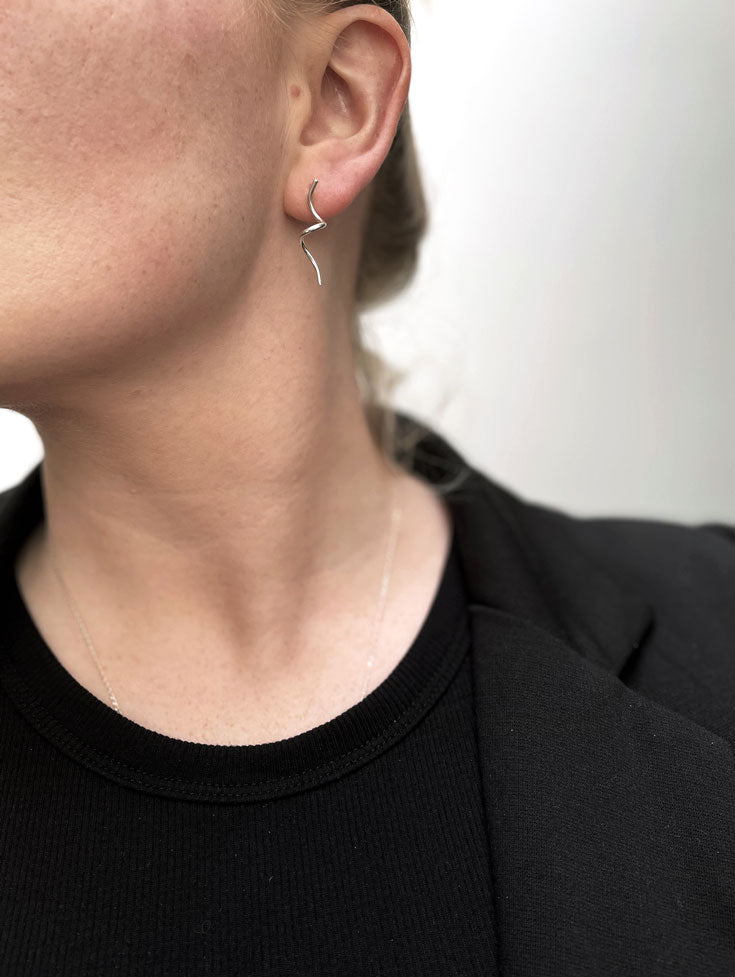 Arya-swirly-silver-earrings-on-model-by-Marie-B-Gade-eco-jeweller