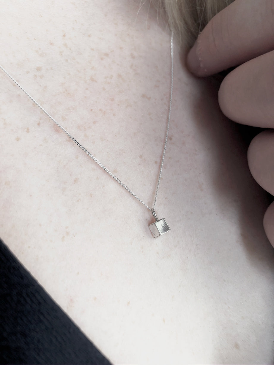 Caren-silver-cube-necklace-from-reycled-silver-by-Marie-Beatrice-Gade-on-model-chest
