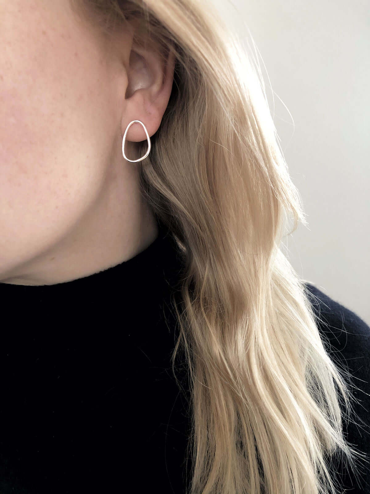 Handmade Eco-Friendly fine jewellery by Marie Beatrice Gade, ELENA Mini - Oval silver earrings