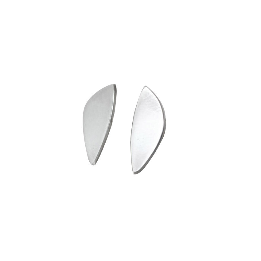 Eve-Earrings-leaf-shaped-on-white-background-by-Marie-Beatrice-Gade