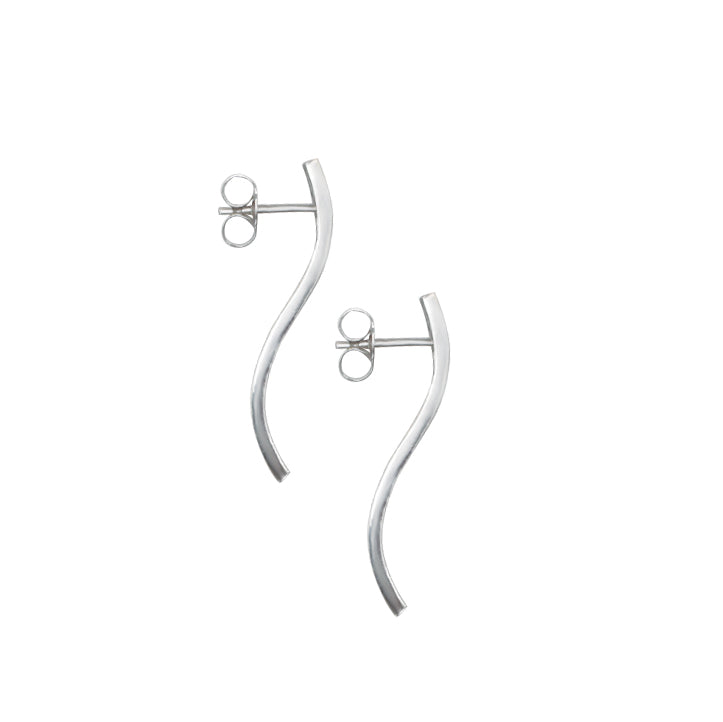 Everly-silver-wave-earrings-shaped-by-Marie-Beatrice-Gade-on-white-background