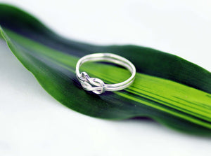 Artisan-crafted-Evighet-silver-eternity-ring-by-Marie-Beatrice-Gade-on-leaf