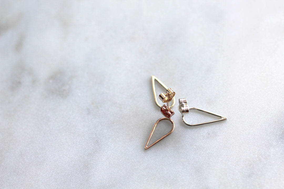 Filippa-Arrow-earrings-by-eco-jeweller-Marie-Beatrice-Gade-in-gold-redgold-and-silver
