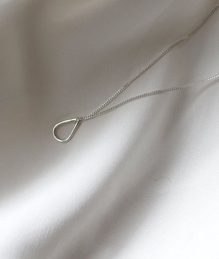 Filippa-mini-necklace-tear-drop-necklace-by-Marie-Beatrice-Gade