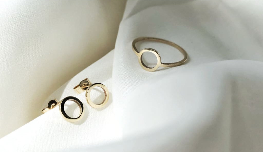 Handmade Eco-Friendly fine jewellery by Marie Beatrice Gade, CONTINUUM - 9K gold circle ring