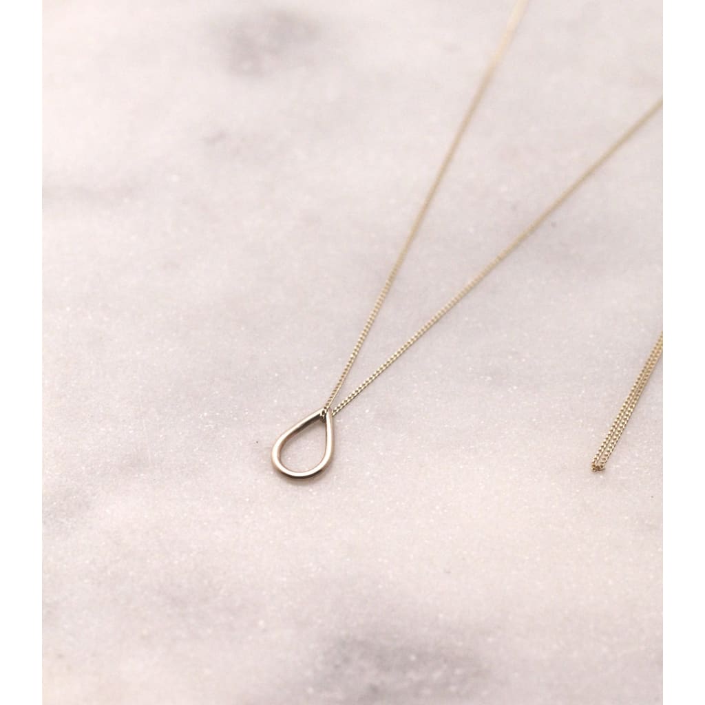 Chic and effortless 9 ct yellow gold necklace on a 9 ct gold chain by Marie Beatrice Gade
