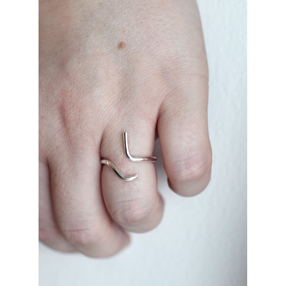 One size fits all Hera ring made from recycled silver by M of Copenhagen on models hand